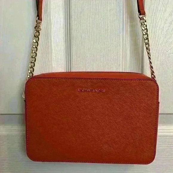 Michael Kors Medium Jet Set Saffiano crossbody bag with gold detail - Picture 10 of 13